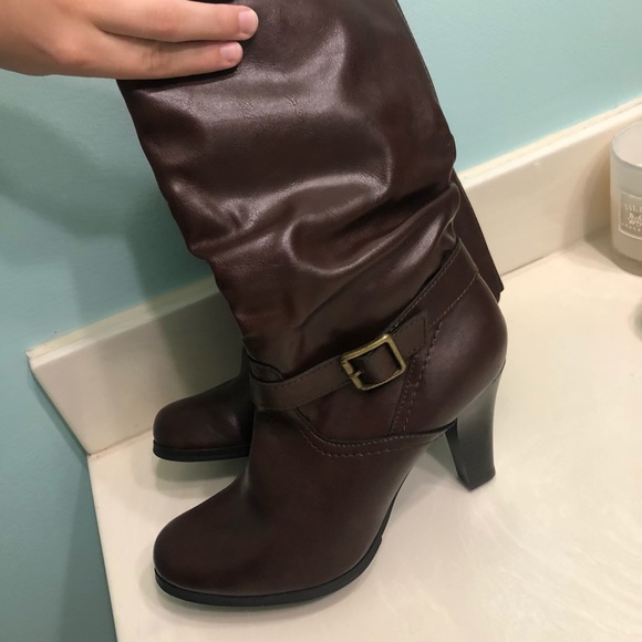 ***SOLD NWOT Leather Heeled Boots - Picture 2 of 4